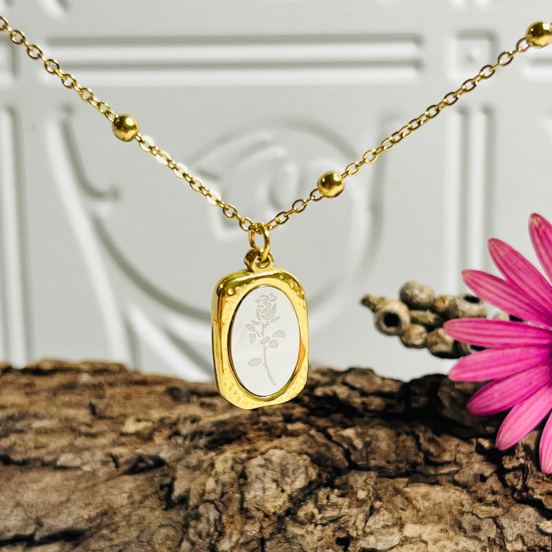 Gold Feature Necklace