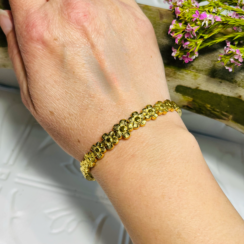 Gold Daisy Bangle