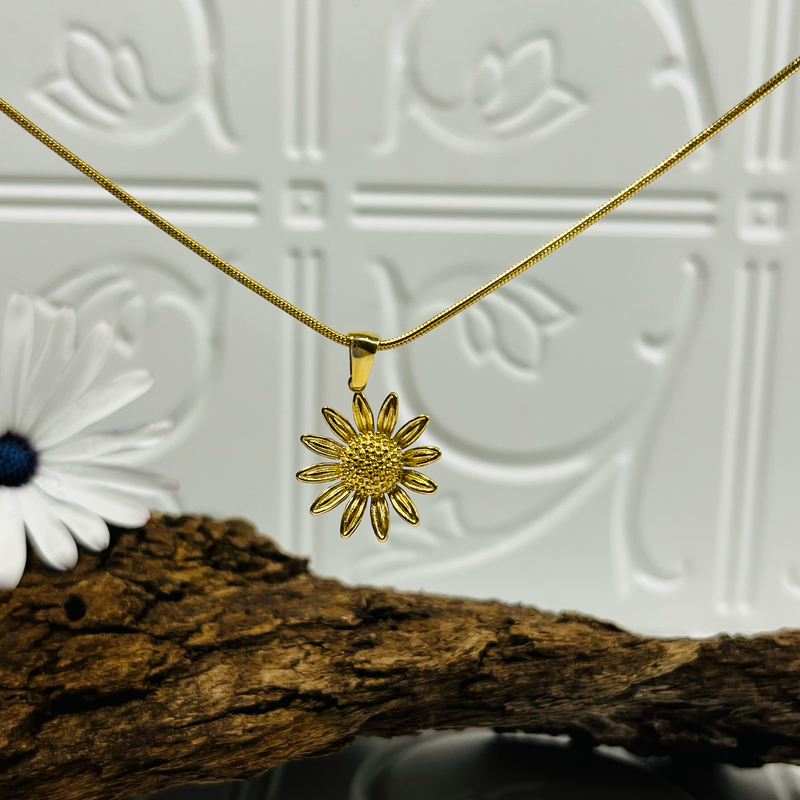 Gold Daisy Necklace