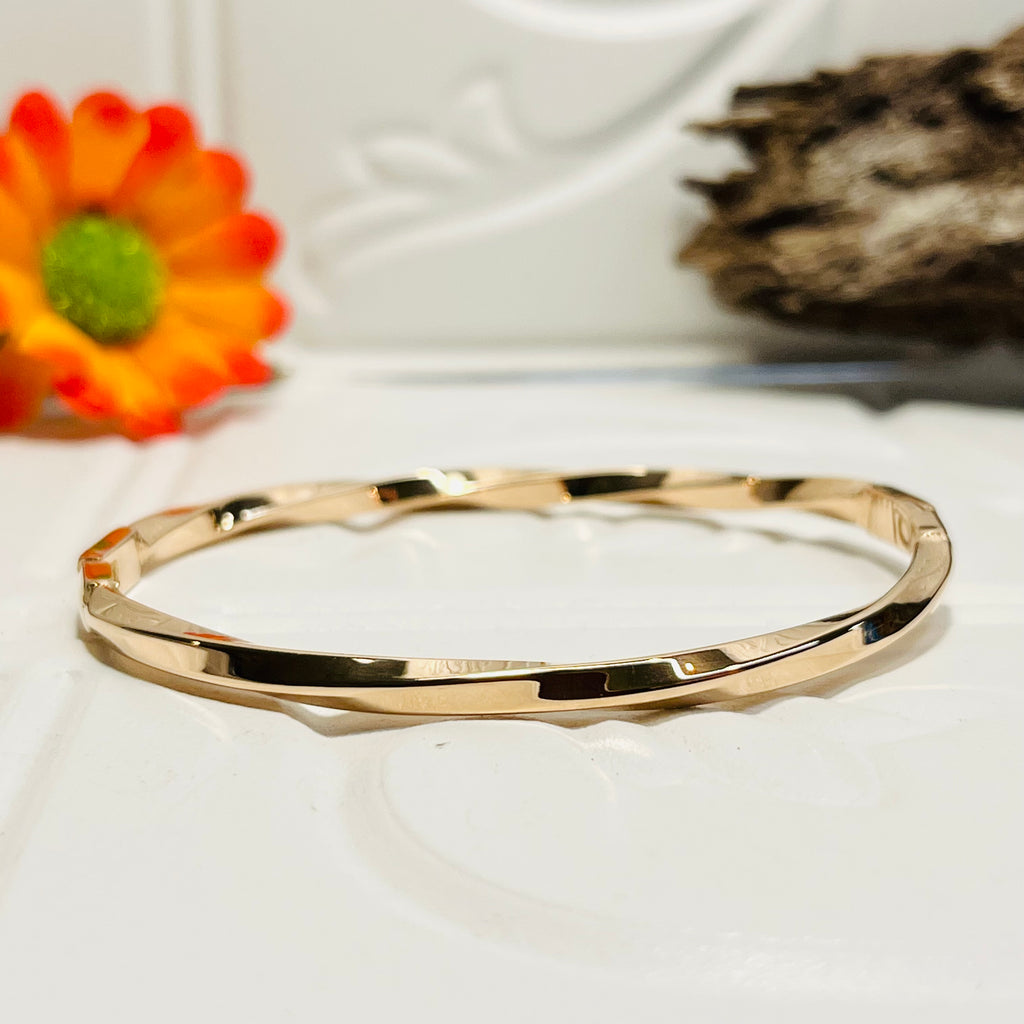 Rose Gold Simple Twisted Bangle