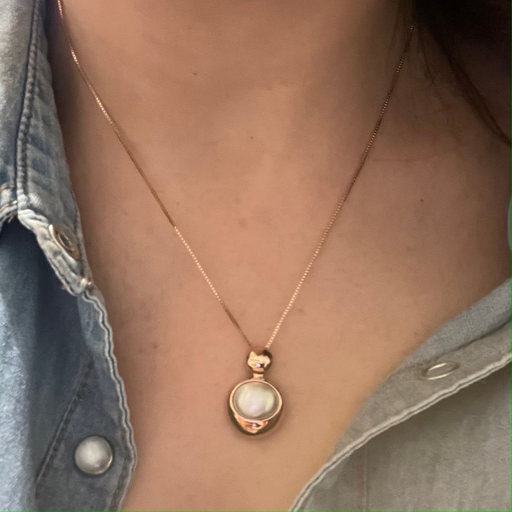 Rose Gold & Shimmering Pearl Look Necklace